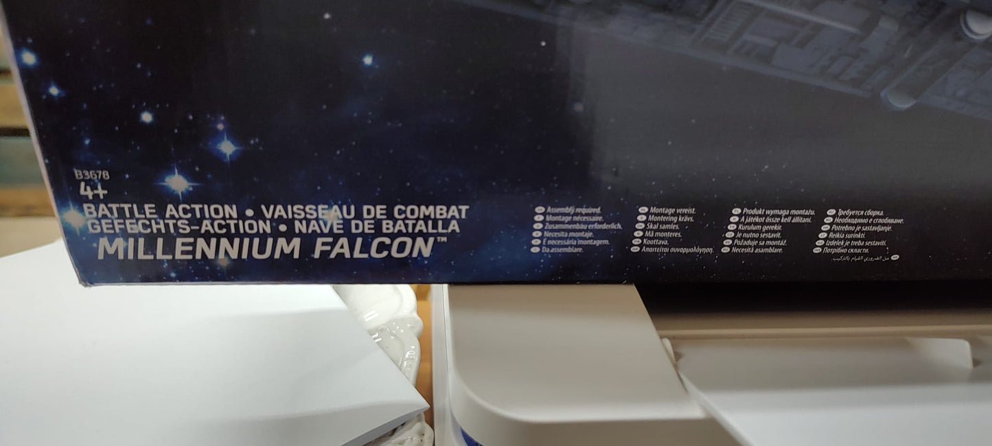 Vintage Old style Retro games 2015 Star Wars Millennium Falcon Battle action B3678